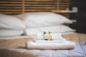 A bed or beds in a room at 3 Rooms 3 Bathrooms - Lovely Apartment close the Vatican
