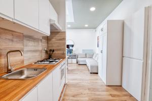 A kitchen or kitchenette at 3 Rooms 3 Bathrooms - Lovely Apartment close the Vatican