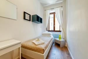 A bed or beds in a room at 3 Rooms 3 Bathrooms - Lovely Apartment close the Vatican