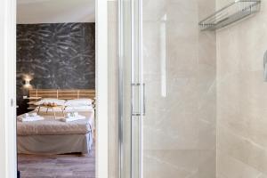 A bed or beds in a room at 3 Rooms 3 Bathrooms - Lovely Apartment close the Vatican