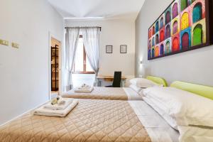 A bed or beds in a room at 3 Rooms 3 Bathrooms - Lovely Apartment close the Vatican