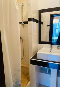 Ванна кімната в Solar Apartments