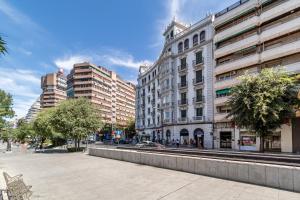 Foto da galeria de BnS Triunfo Centro Suites em Granada