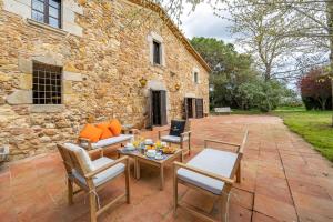Posezení v ubytování Masia Marco Lux, ideal familias con gran zona exterior y Piscina