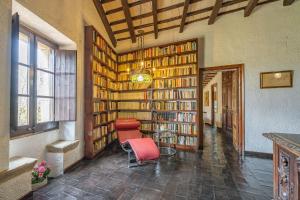 Posezení v ubytování Masia Marco Lux, ideal familias con gran zona exterior y Piscina
