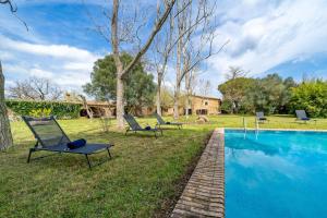 Bazén v ubytování Masia Marco Lux, ideal familias con gran zona exterior y Piscina nebo v jeho okolí + 37 fotografií