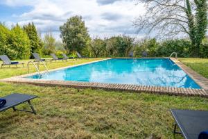 Bazén v ubytování Masia Marco Lux, ideal familias con gran zona exterior y Piscina nebo v jeho okolí