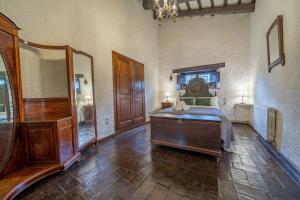 Postel nebo postele na pokoji v ubytování Masia Marco Lux, ideal familias con gran zona exterior y Piscina