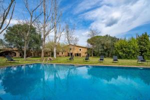 Bazén v ubytování Masia Marco Lux, ideal familias con gran zona exterior y Piscina nebo v jeho okolí