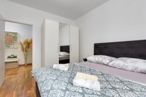 Posteľ alebo postele v izbe v ubytovaní Apartment RoNi + besplatan parking