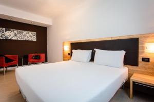 Ένα ή περισσότερα κρεβάτια σε δωμάτιο στο Hotel Ambra
