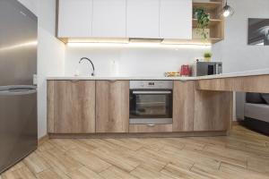 Kuchyňa alebo kuchynka v ubytovaní Urban Jungle - Vera Apartment