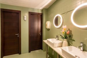 Ένα μπάνιο στο Hotel Ambra