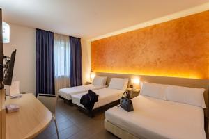 Ένα ή περισσότερα κρεβάτια σε δωμάτιο στο Hotel Ambra