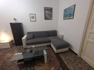 Svetainės erdvė apgyvendinimo įstaigoje WOW HOME 2 - 175 mq - posteggio privato - davanti porto traghetti - fino a 10 posti letto - balcone