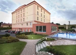 Bazén v ubytovaní Francis Palace alebo v jeho blízkosti