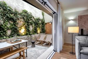 a living room with a wall covered in ivy at Victoria XV in Cascais