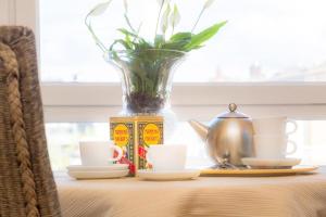 a table with two cups and a vase with a plant at F23 App 25 Kurt S Island in Westerland (Sylt)