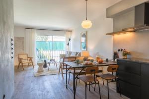 a kitchen and living room with a table and chairs at Victoria XV in Cascais
