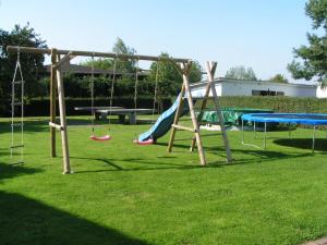 Children's play area sa Gasthof Breeger-Bodden
