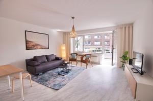 a living room with a couch and a table at work & longstay apartment in Düsseldorf in Düsseldorf