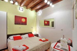 Postel nebo postele na pokoji v ubytování Apartment City Center Dragica