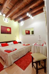 Postel nebo postele na pokoji v ubytování Apartment City Center Dragica
