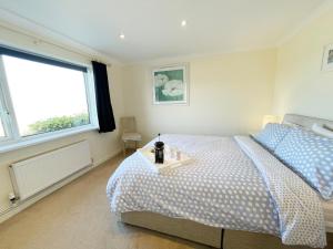 Ένα ή περισσότερα κρεβάτια σε δωμάτιο στο Sunnybank, Port Isaac Bay Holidays