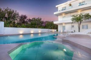 Bassein majutusasutuses s u e ñ o - studios and apartments, with shared pool või selle lähedal