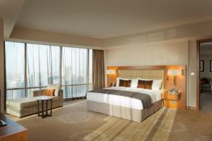 เตียงในห้องที่ InterContinental Doha The City by IHG