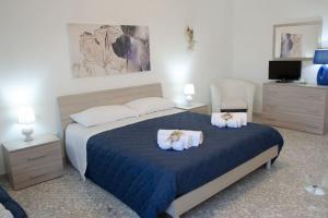 A bed or beds in a room at Il mare in città. Appartamento vista mare