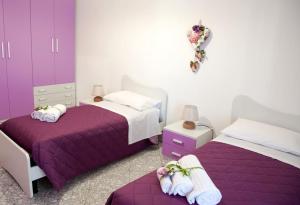 A bed or beds in a room at Il mare in città. Appartamento vista mare