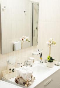 A bathroom at Il mare in città. Appartamento vista mare
