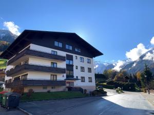 a large white building with a black roof at Apartment Bebette - 1 Bedroom- Austrian Alpine Getaways in Winklerdörfl