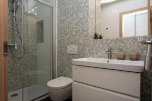 Luxury rooms Beach Mediteran的一间浴室