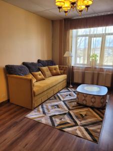 Talsi 2 rooms and backyard tesisinde bir oturma alanı