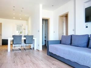 Luxury rooms Beach Mediteran的休息区