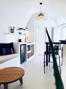 A kitchen or kitchenette at Delta Suites