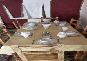 Restaurant ou autre lieu de restauration dans l'établissement Desert Life Camp