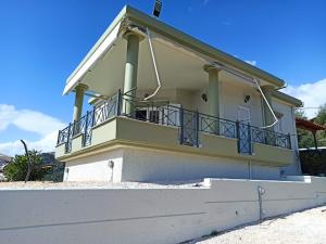 The building in which the holiday home is located