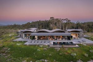 a house in the middle of a field at Perivoli Lagoon House in Stanford