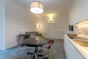 Kuchyňa alebo kuchynka v ubytovaní Florence Michelangelo Suite Apartment