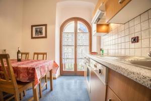 A kitchen or kitchenette at Residence Lena App 1 with Balcony