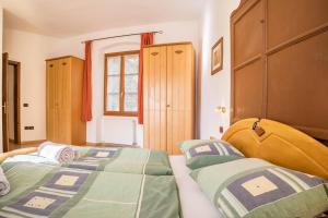 A bed or beds in a room at Residence Lena App 1 with Balcony