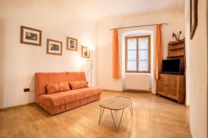 A television and/or entertainment centre at Residence Lena App 1 with Balcony