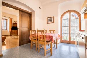 A seating area at Residence Lena App 1 with Balcony