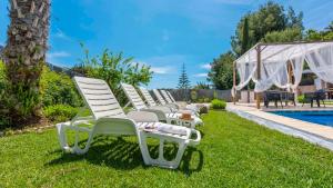 Bazén v ubytování Villa Arancha Nerja by Ruralidays nebo v jeho okolí