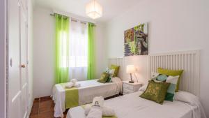 Postel nebo postele na pokoji v ubytování Villa Arancha Nerja by Ruralidays