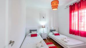 Postel nebo postele na pokoji v ubytování Villa Arancha Nerja by Ruralidays
