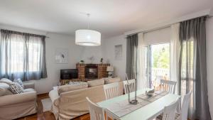 Posezení v ubytování Villa Arancha Nerja by Ruralidays